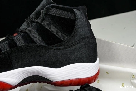 Hyperoad Air Velvet” “Bred 11 Jordan 0709